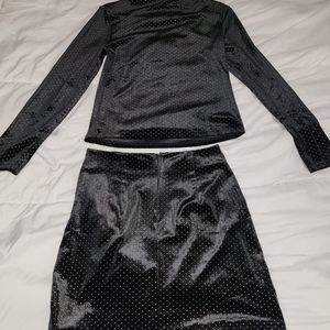 Is a Beautiful set with Fashion Top and Short Skirt. The Size is Small.